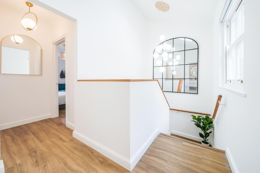 伦敦House 10 Mins To Tower Bridge Hot Tub & Parking别墅 外观 照片