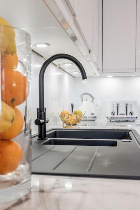 伦敦House 10 Mins To Tower Bridge Hot Tub & Parking别墅 外观 照片